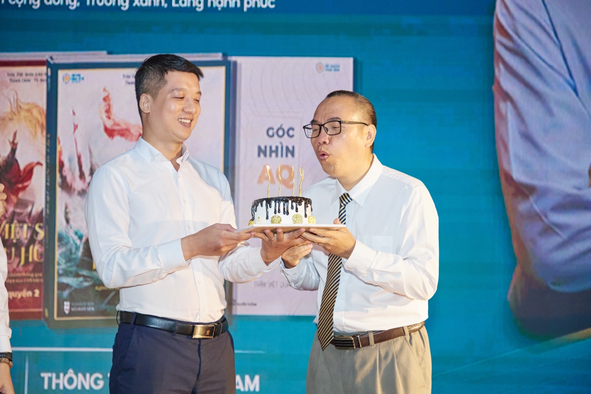 Cảm nghĩ từ người đọc về bộ ba tác phẩm của nhà giáo Trần Việt Quân