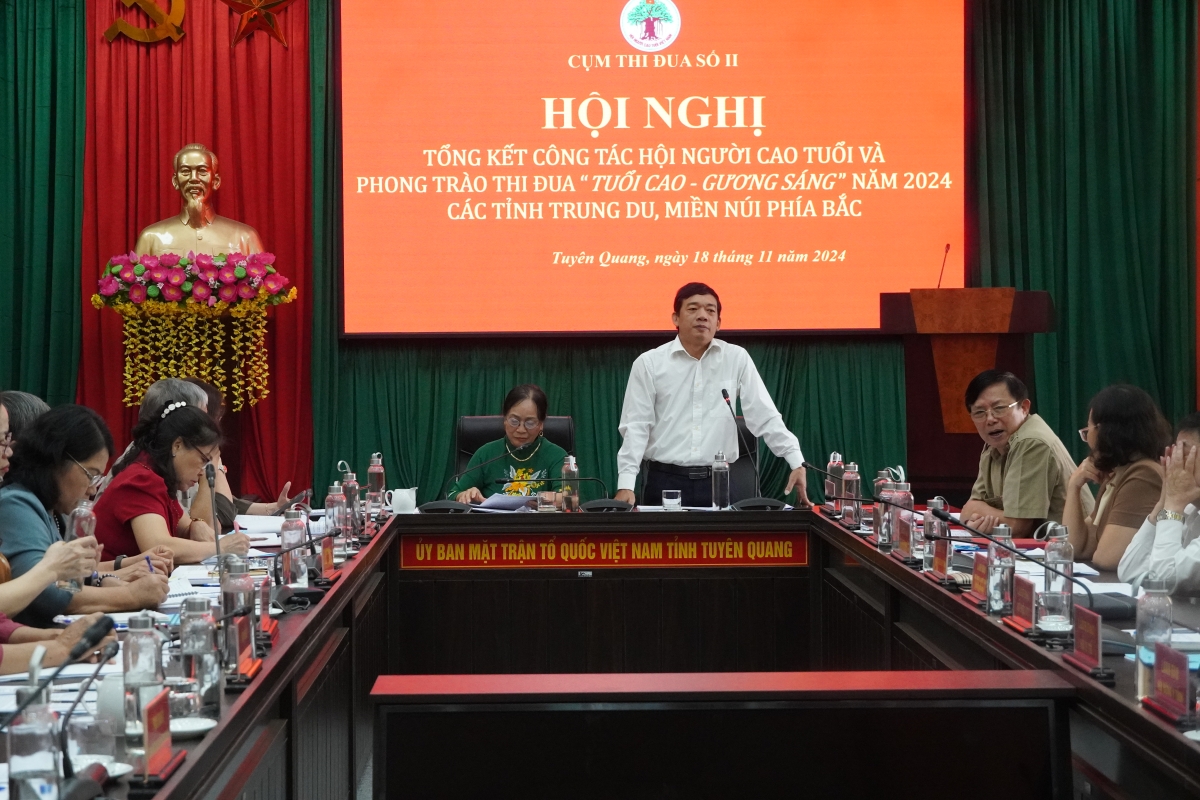 Xây dựng mạng lưới tình nguyện viên chăm sóc NCT cô đơn tại cộng đồng