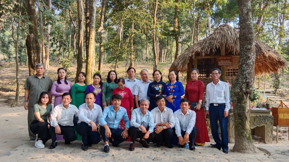 Xây dựng mạng lưới tình nguyện viên chăm sóc NCT cô đơn tại cộng đồng