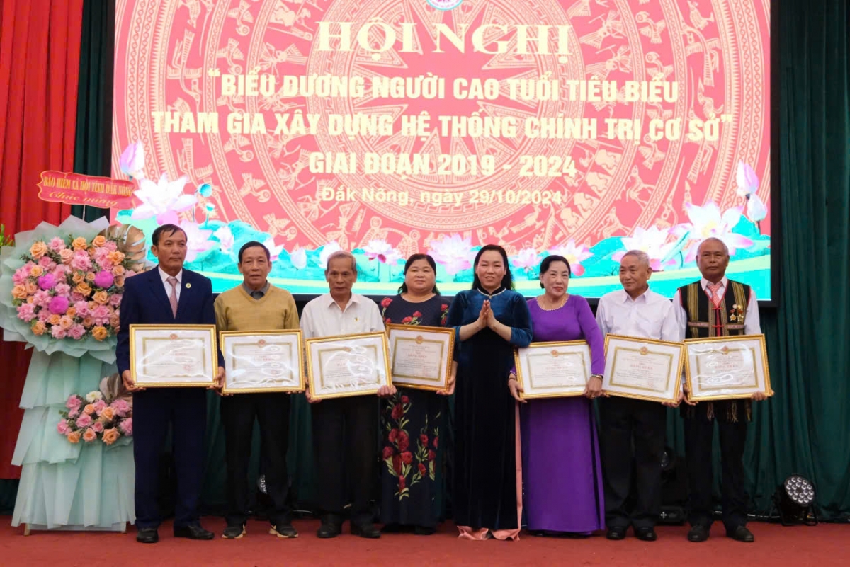 Người cao tuổi tích cực tham gia xây dựng hệ thống chính trị cơ sở