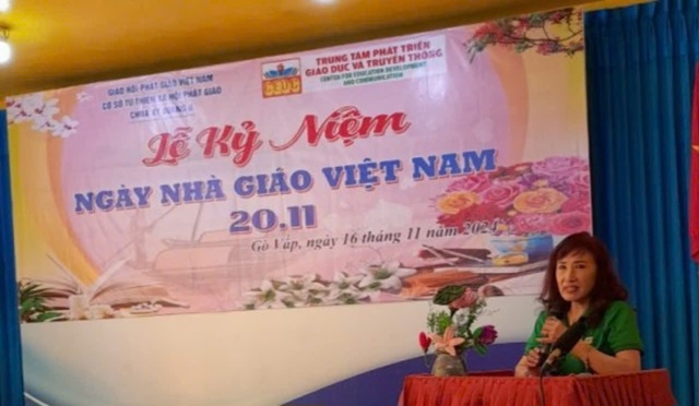 Các đại biểu phát biểu ôn lại truyền thống ngày Nhà giáo Việt Nam 20/11