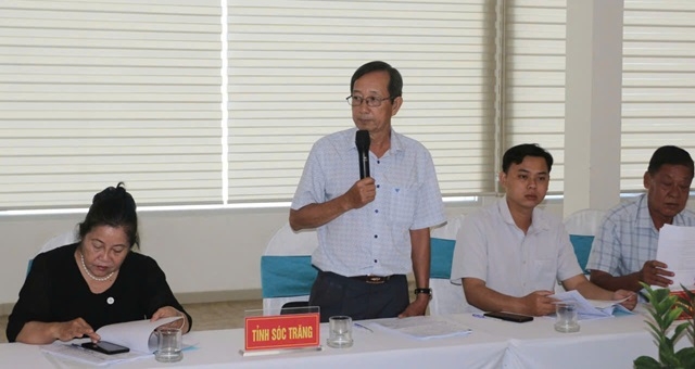 Ông Mai Văn Nhân, Trưởng Ban đại diện Hội NCT tỉnh Sóc Trăng, phát biểu thảo luận tại Hội nghị. 