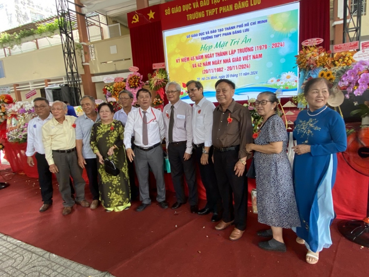 Kỷ niệm 45 năm thành lập Trường THPT Phan Đăng Lưu