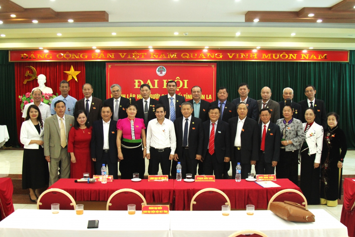 Các đại biểu tham dự phiên họp lần thứ nhất Ban Chấp hành Hội NCT tỉnh Sơn La