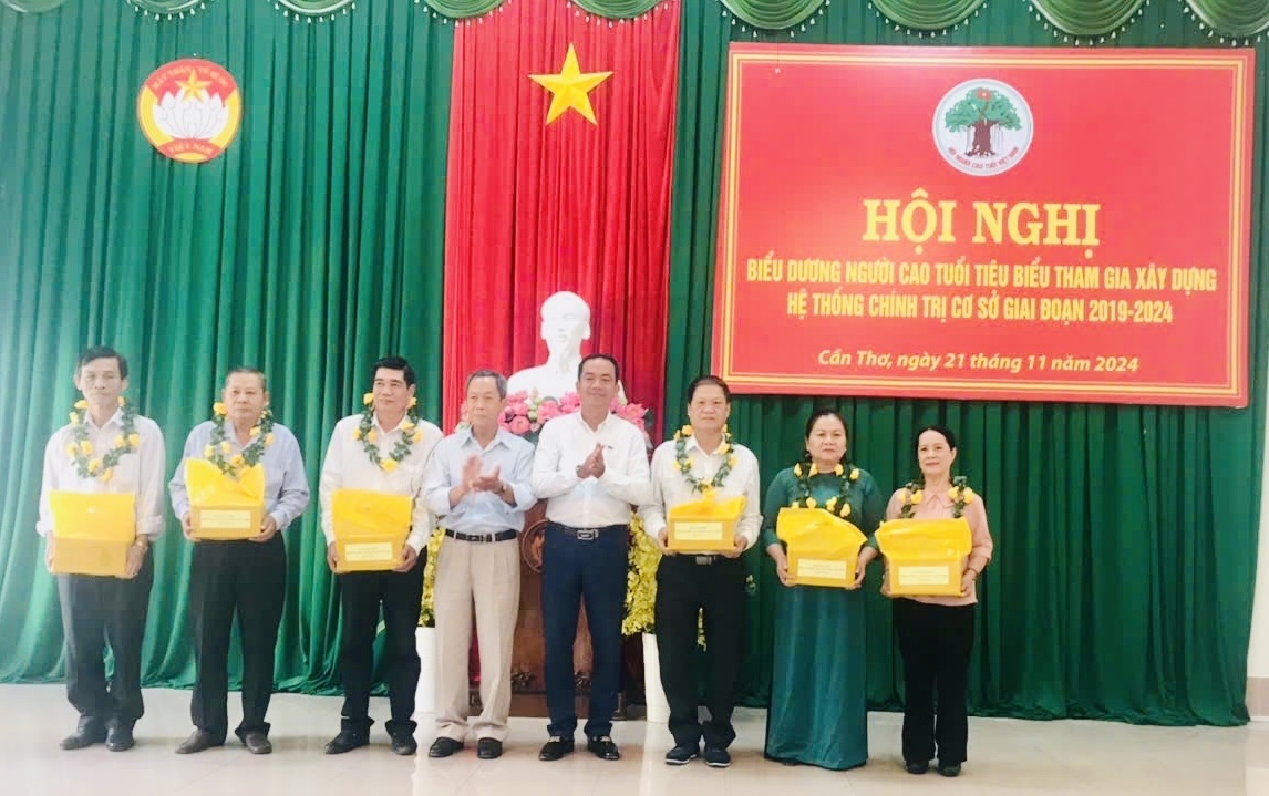 NCT tiêu biểu tham gia xây dựng hệ thống chính trị cơ sở giai đoạn 2019-2024 được biểu dương, khen thưởng.