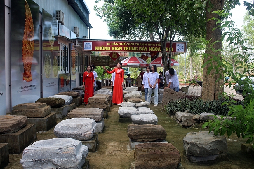 Các sản phẩm du lịch hấp dẫn du khách ở Thành nhà Hồ