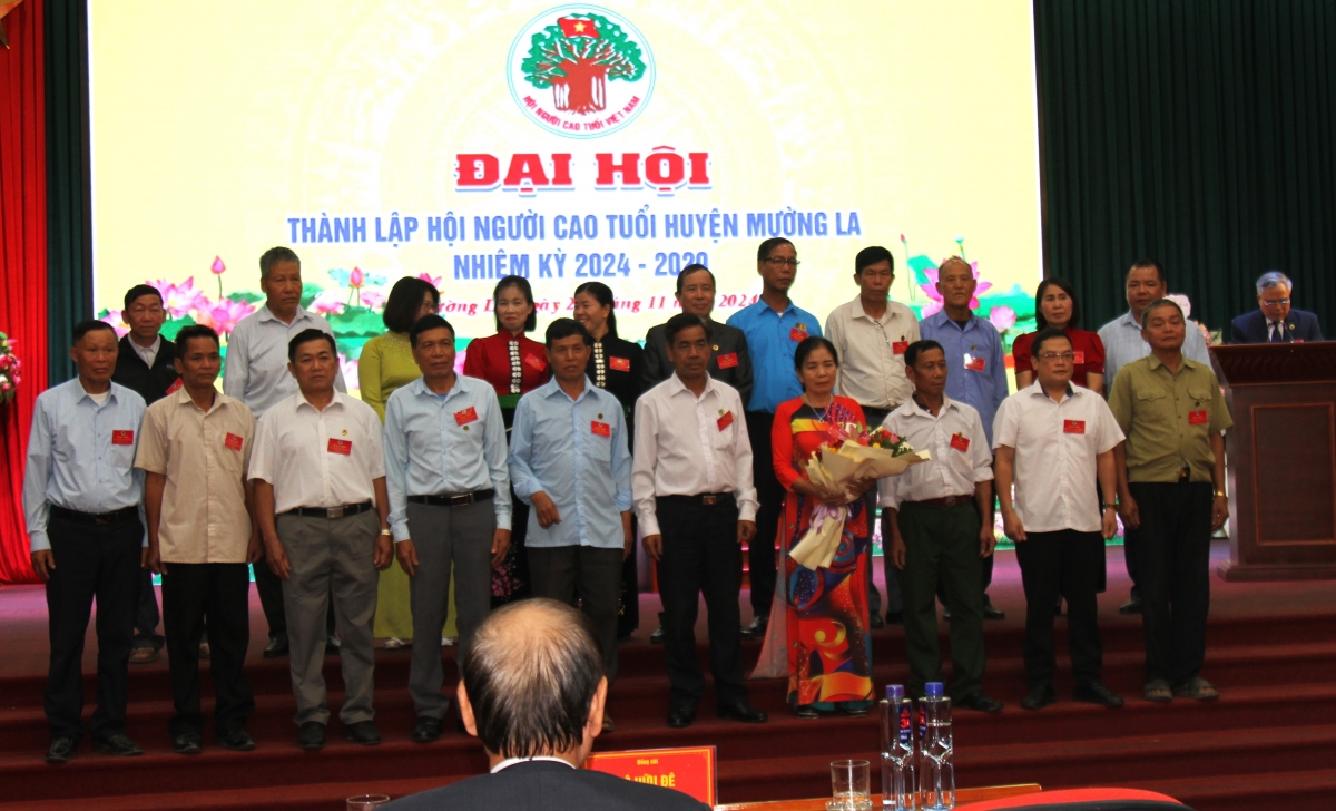 Ban Chấp hành Họi NCT huyện Mường La ra mắt nhận nhiệm vụ