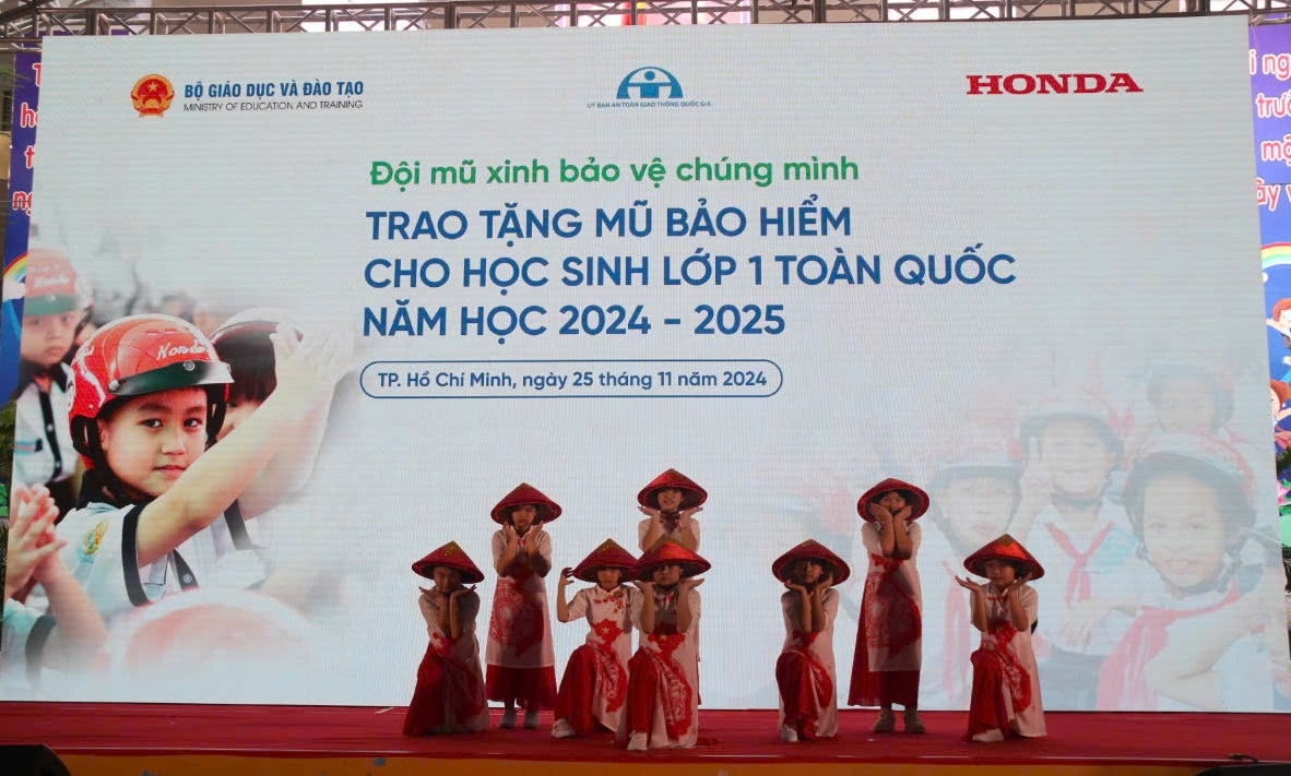 Honda Việt Nam phát động trao tặng mũ bảo hiểm cho học sinh lớp một khu vực phía Nam