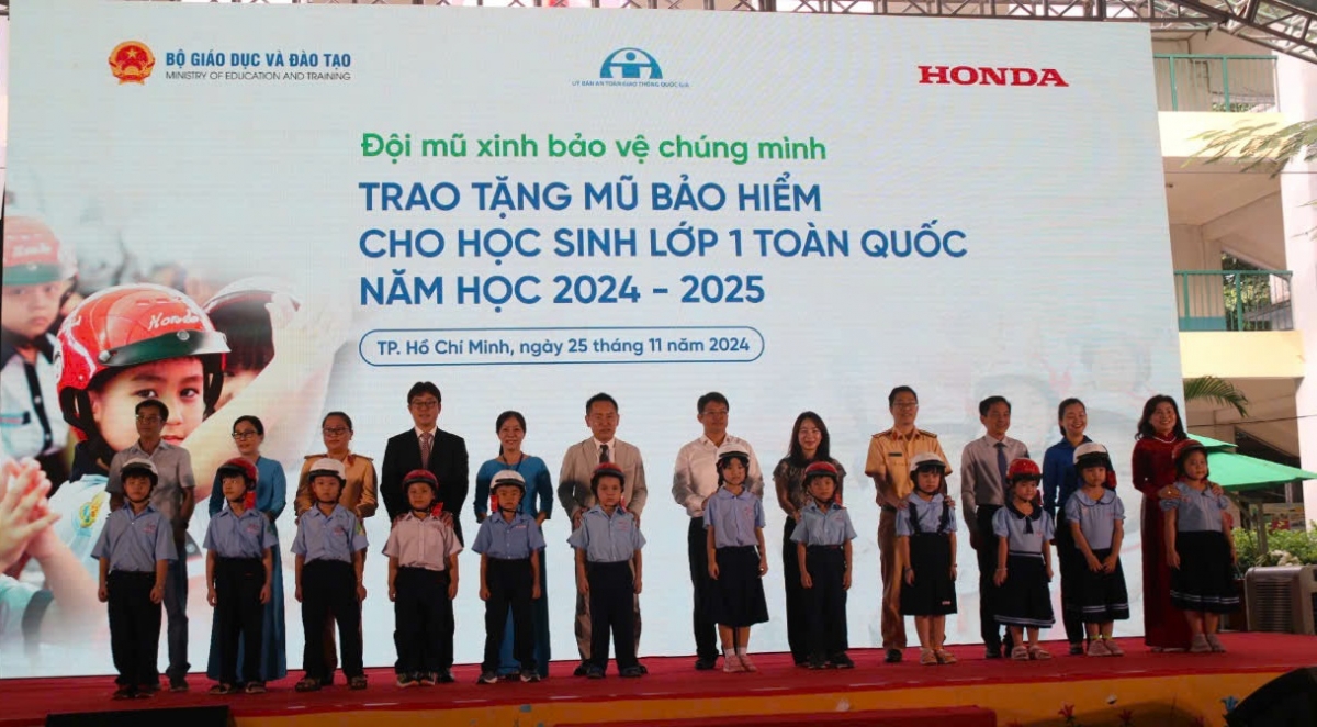 Honda Việt Nam phát động trao tặng mũ bảo hiểm cho học sinh lớp một khu vực phía Nam