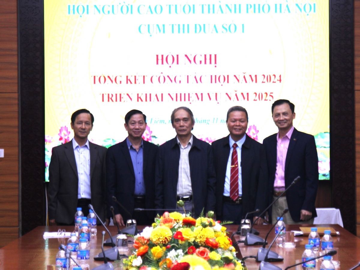 Cụm trưởng năm 2025 bàn giao cho Hội NCT quận Cầu Giấy