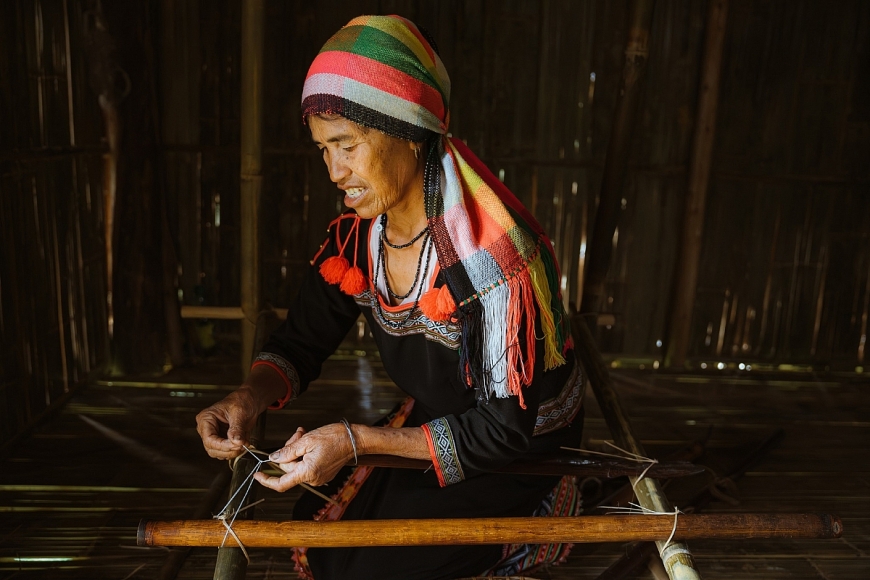 Kể chuyện trên sắc màu thổ cẩm