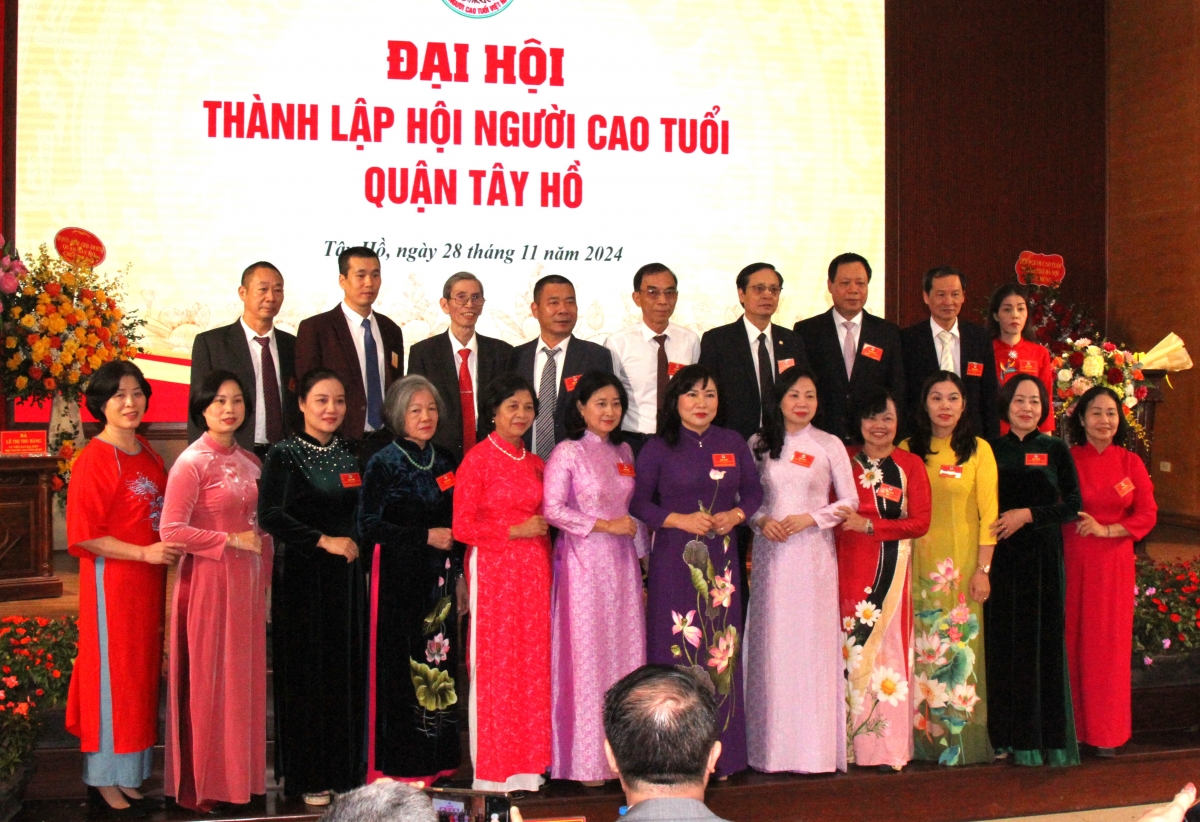 Ban Chấp hành Hội NCT quận Tây Hồ ra mắt Đại hội