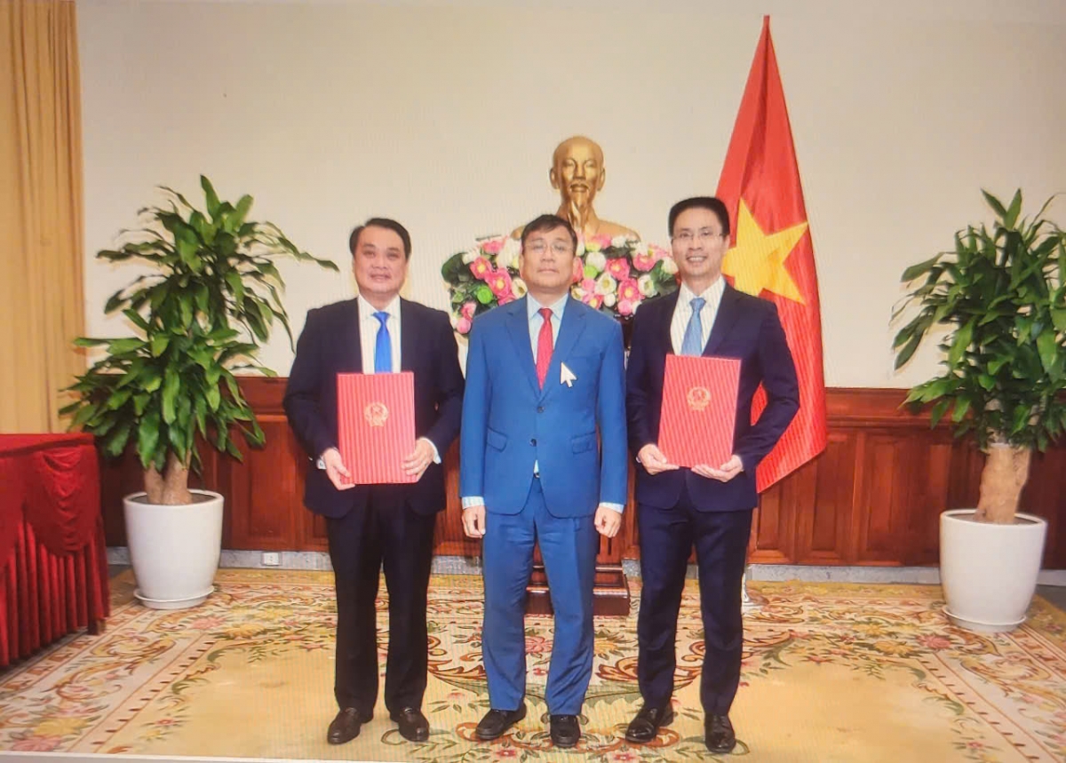 Trao quyết định bổ nhiệm Phó Giám đốc Sở Ngoại vụ TP Hồ Chí Minh và Phó Vụ trưởng Vụ Tổ chức Cán bộ