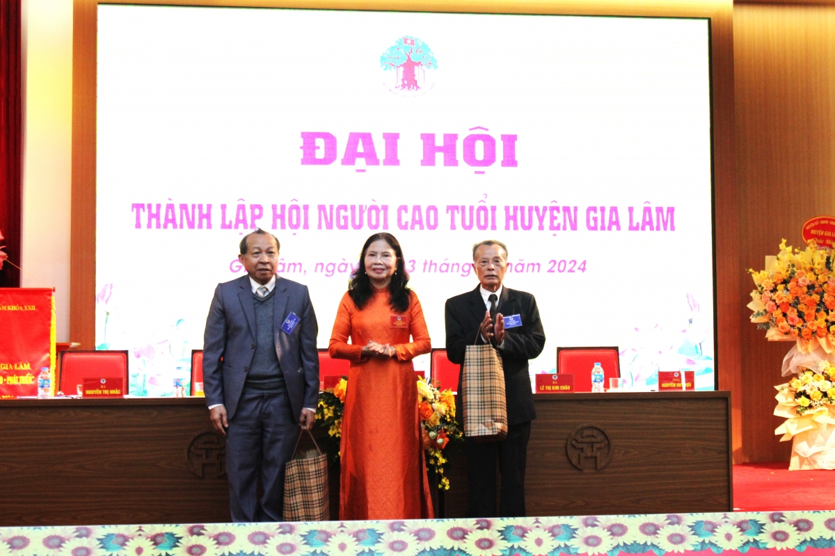 Khơi dậy tiềm năng, trí tuệ của NCT xây dựng quê hương giàu đẹp, văn minh