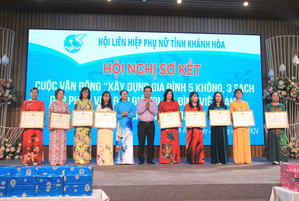 Sơ kết cuộc vận động Xây dựng gia đình 5 không 3 sạch ở Khánh Hòa