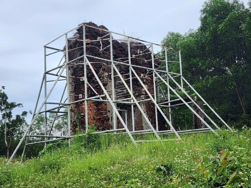 Tháp Sáng là chứng tích cuối cùng của Phật viện Đồng Dương.