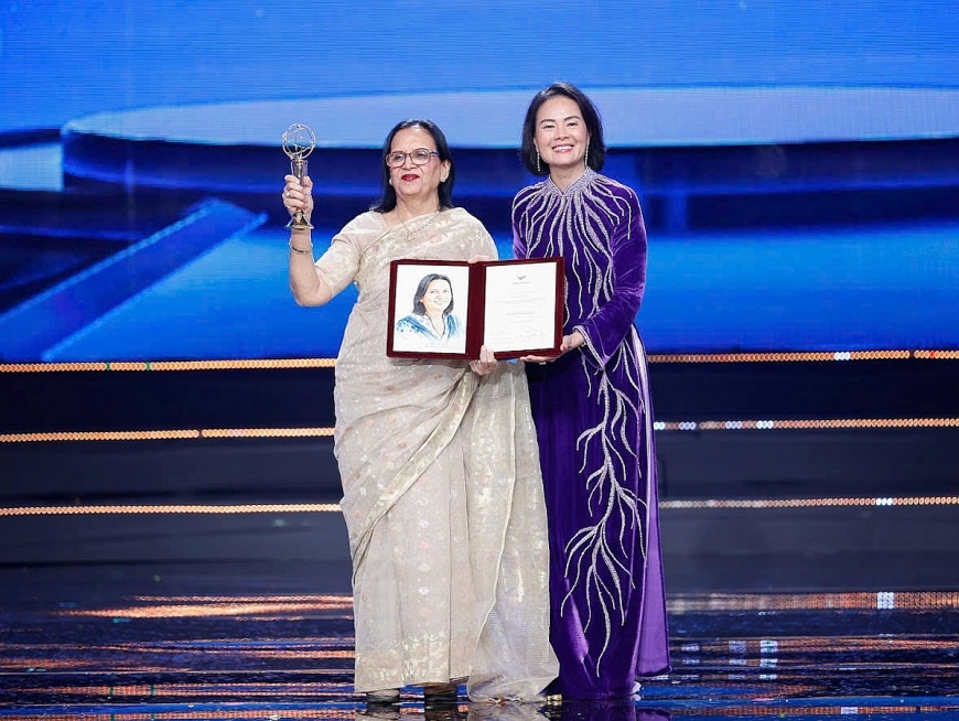 Giải Đặc biệt VinFuture 2024 dành cho Nhà khoa học đến từ các nước đang phát triển vinh danh Tiến sĩ Firdausi Qadri (Bangladesh)