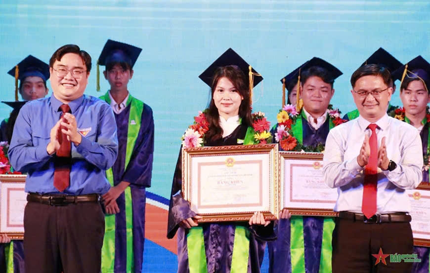 TP Hồ Chí Minh: Vinh danh 88 thủ khoa năm 2024