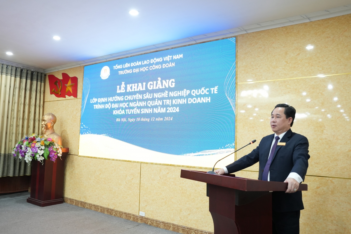 Khai giảng lớp định hướng chuyên sâu nghề nghiệp Quốc tế, trình độ Đại học ngành Quản trị Kinh doanh, khóa tuyển sinh năm 2024