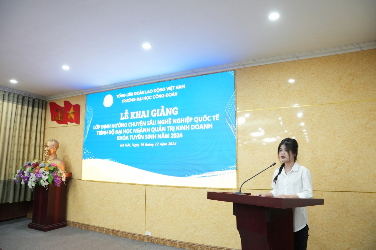 Khai giảng lớp định hướng chuyên sâu nghề nghiệp Quốc tế, trình độ Đại học ngành Quản trị Kinh doanh, khóa tuyển sinh năm 2024