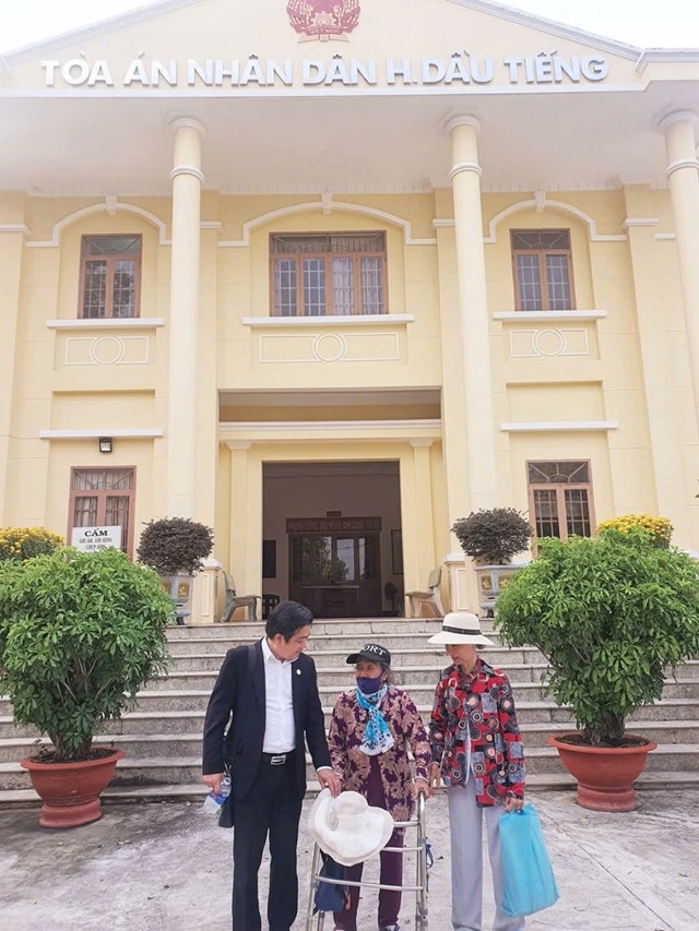 Văn phòng Luật sư Đại Quốc Việt, bào chữa miễn phí cho NCT có hoàn cảnh khó khăn tại TAND huyện Dầu Tiếng, tỉnh Bình Dương.