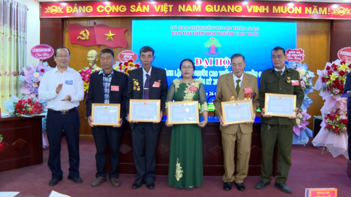 Hoàn thiện tổ chức để nâng cao hơn nữa công tác bảo vệ, chăm sóc, phát huy vai trò NCT