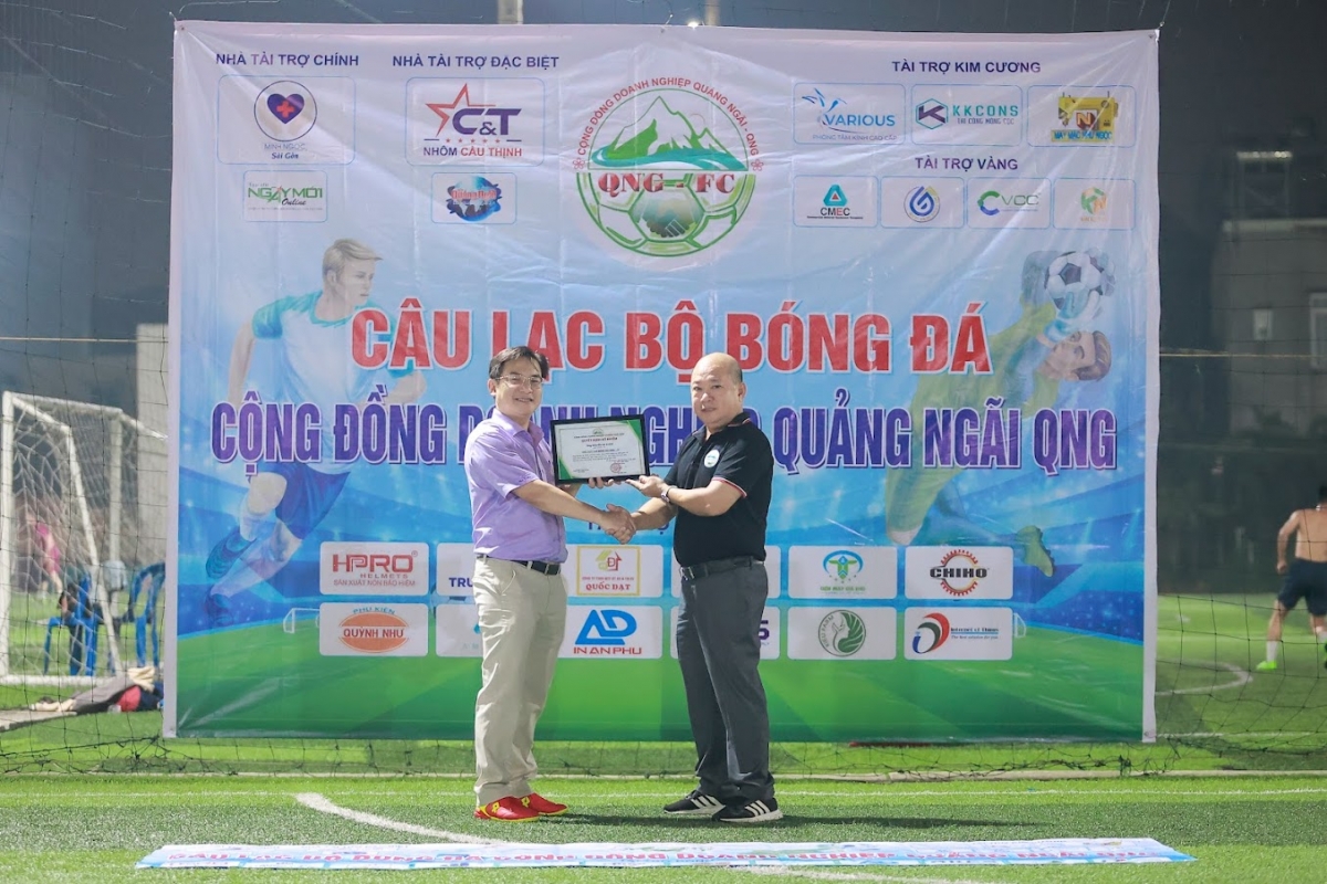 Giao hữu bóng đá giữa CLB bóng đá cộng đồng doanh nghiệp Quảng Ngãi và CLB bóng đá Tịnh An