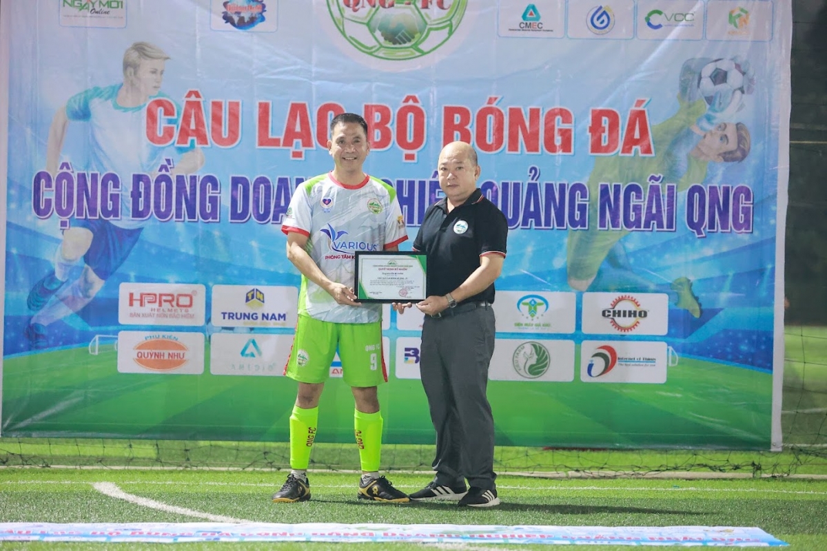 Giao hữu bóng đá giữa CLB bóng đá cộng đồng doanh nghiệp Quảng Ngãi và CLB bóng đá Tịnh An