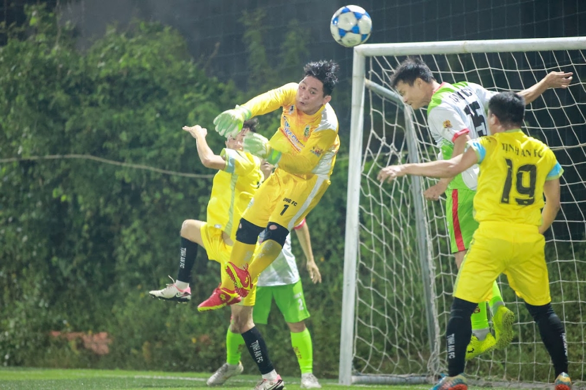 Giao hữu bóng đá giữa CLB bóng đá cộng đồng doanh nghiệp Quảng Ngãi và CLB bóng đá Tịnh An