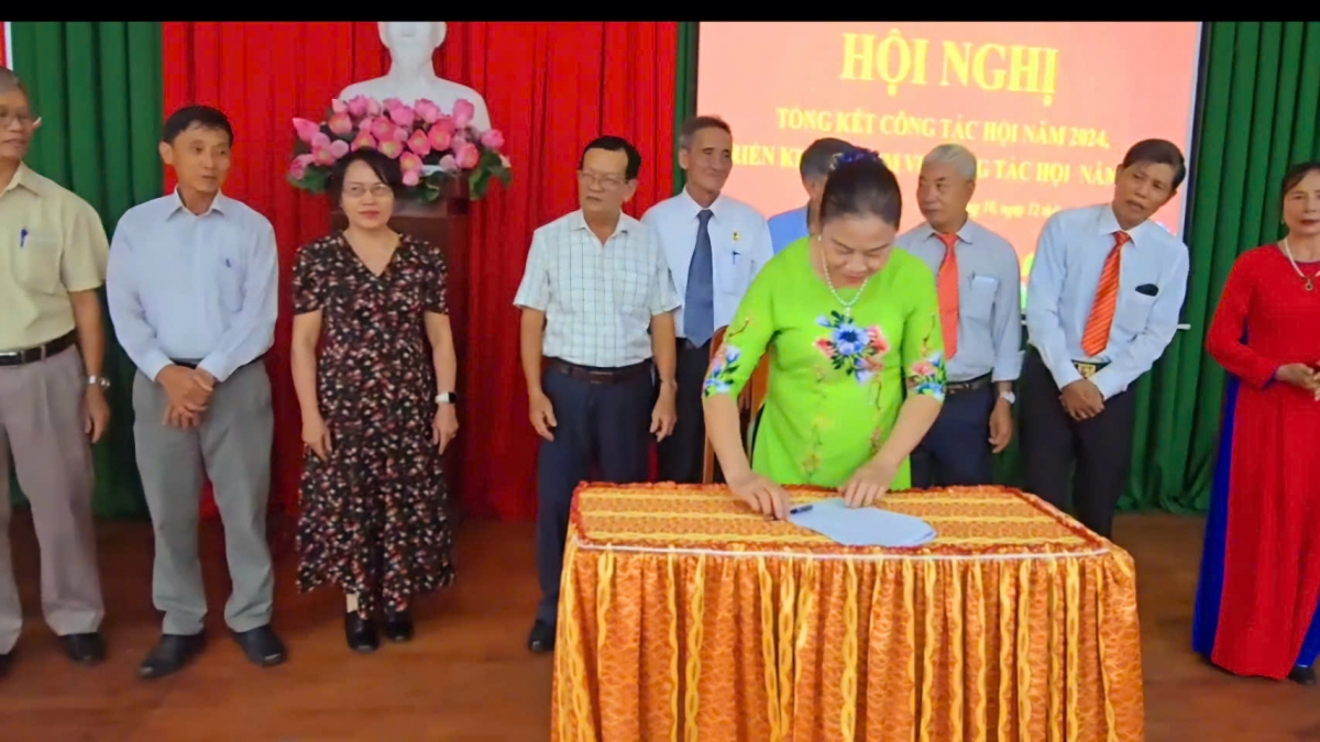 Ra mắt CLB Liên thế hệ tự giúp nhau khu phố 3, tổng kết công tác Hội năm 2024