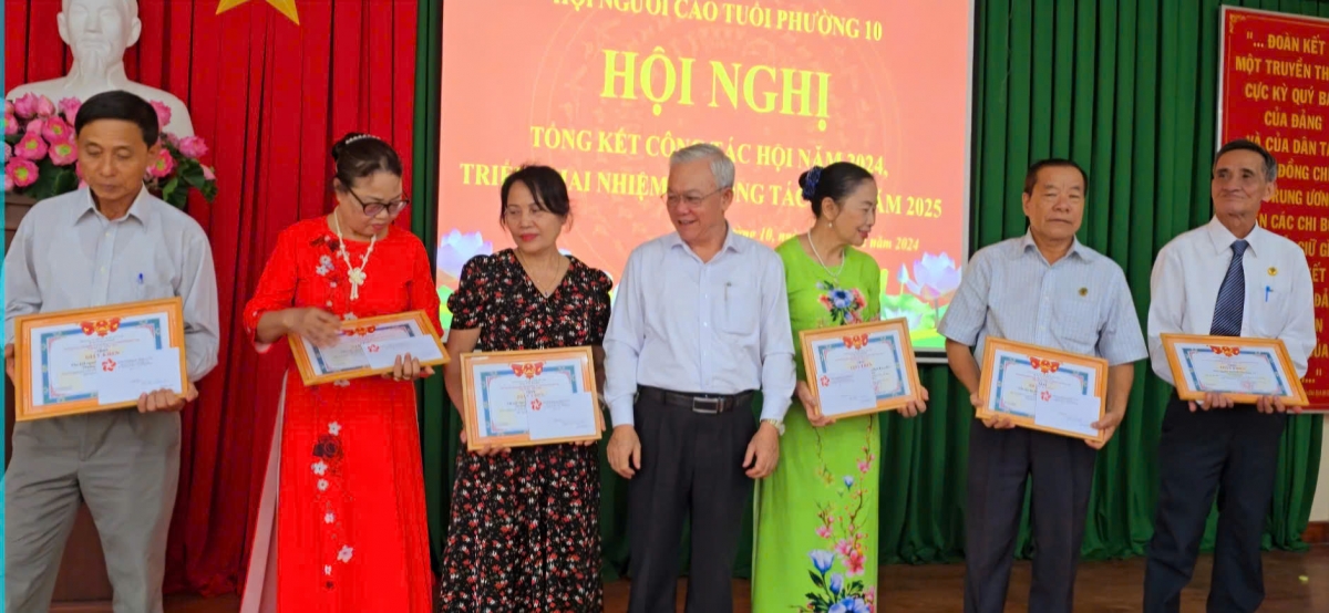 Ra mắt CLB Liên thế hệ tự giúp nhau khu phố 3, tổng kết công tác Hội năm 2024