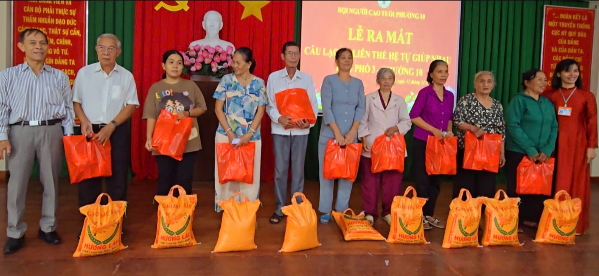Ra mắt CLB Liên thế hệ tự giúp nhau khu phố 3, tổng kết công tác Hội năm 2024