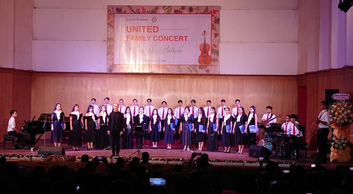 Trao tặng 160 suất học bổng cho sinh viên xuất sắc tại đêm nhạc: When you believe – Khi bạn vững tin