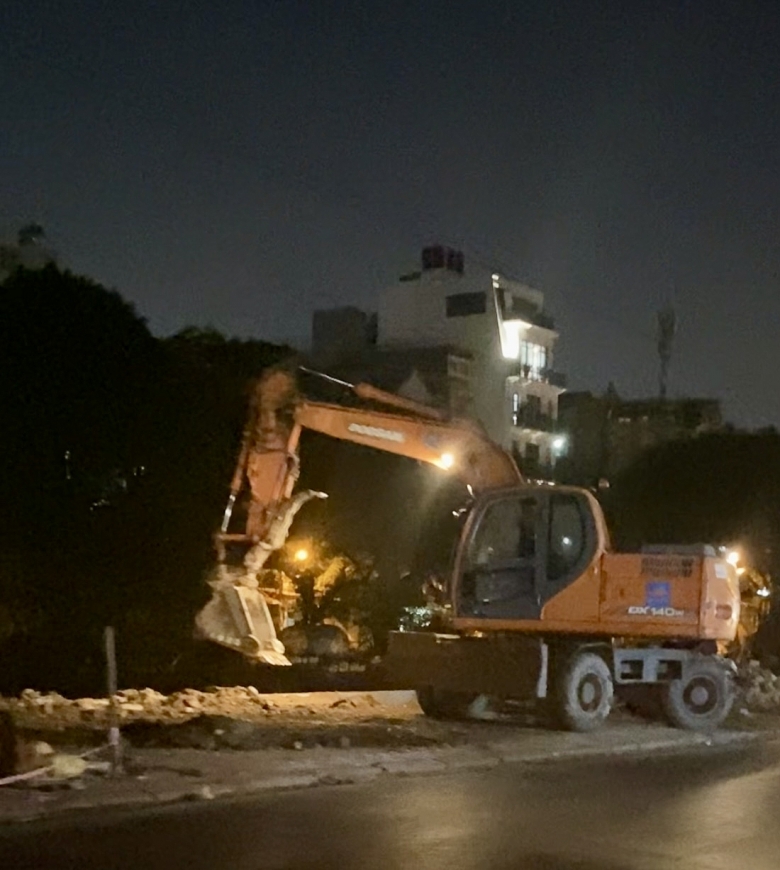 , đơn vị thi công cho máy múc san gạt cả đất, đá thải