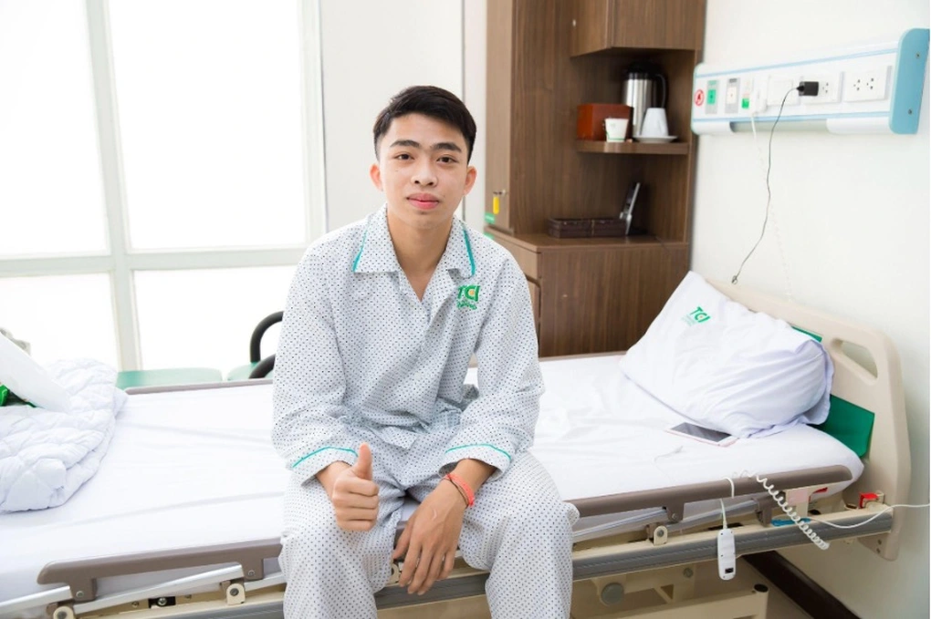 Bệnh nhân T. hào hứng trước khi trở về với gia đình (Ảnh: TCI)