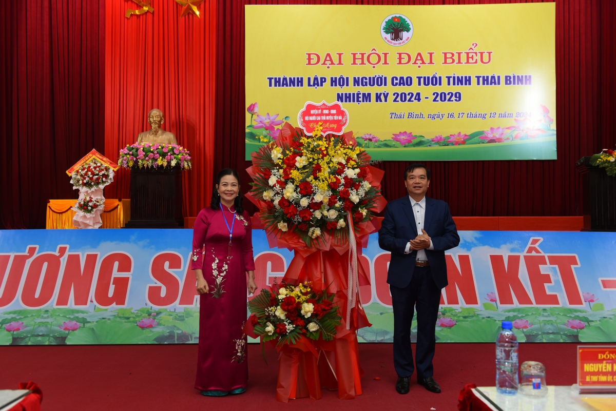 Chung sức xây dựng quê hương Thái Bình giàu đẹp văn minh