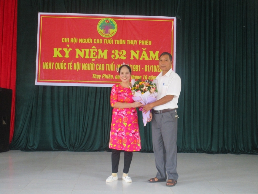 Một số hình ảnh về ông Nguyễn Duy Uy (người mặc áo trắng).