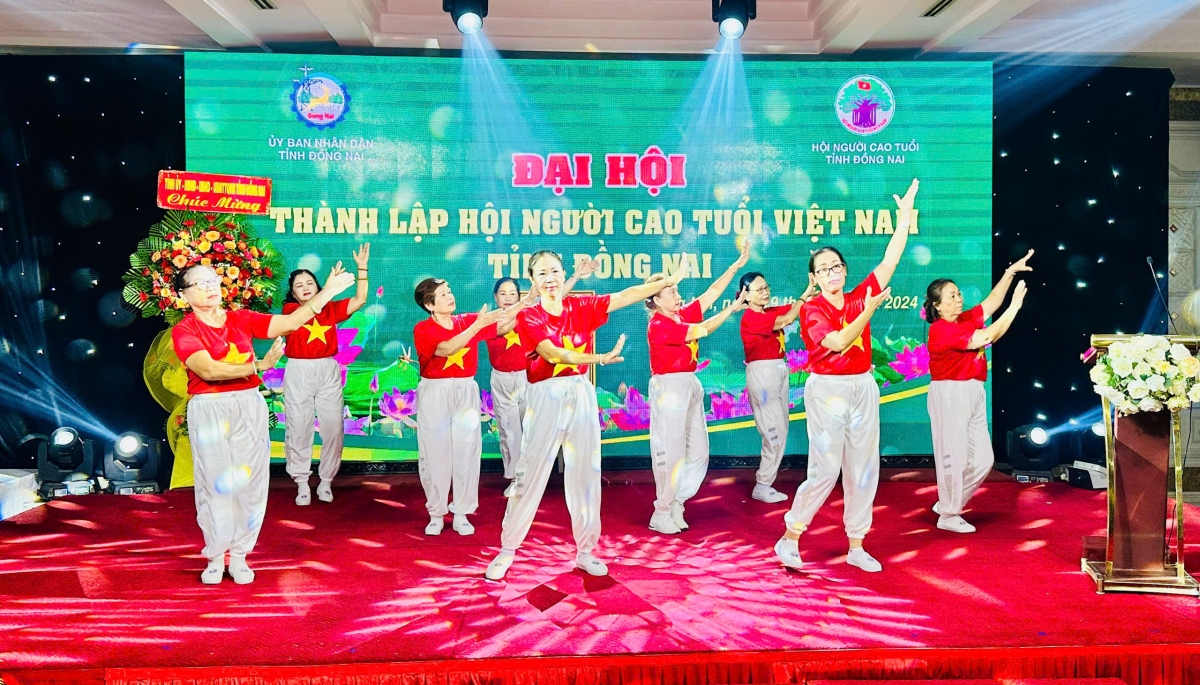 Các tiết mục văn nghệ chào mừng Đại hội.