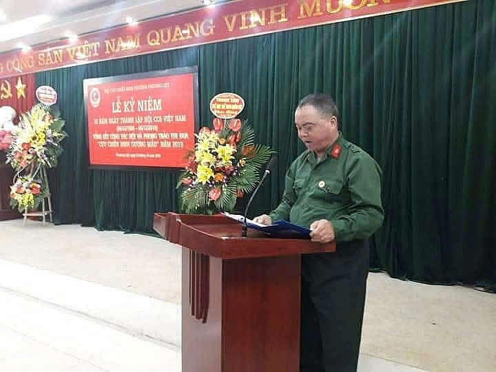 Tác giả phát biểu tại một cuộc họp ở phường. Tác giả phát biểu tại một cuộc họp ở phường.