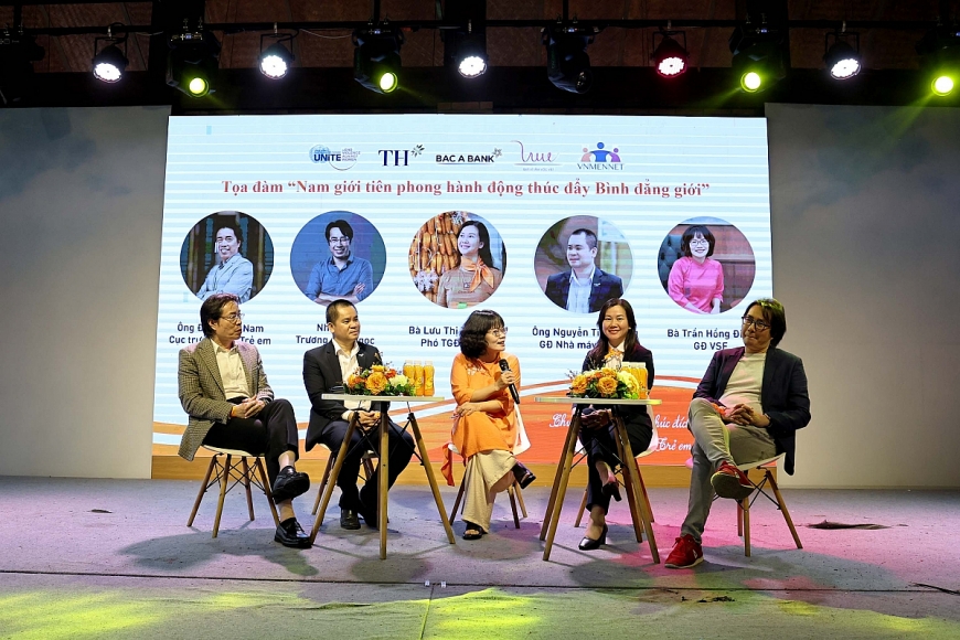  Các diễn giả chia sẻ quan điểm về vai trò của tôn trọng trong thúc đẩy bình đẳng giới