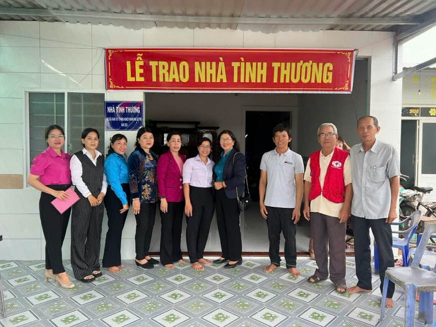 Từ người chăn vịt đến nữ doanh nhân thành đạt, giàu lòng nhân ái