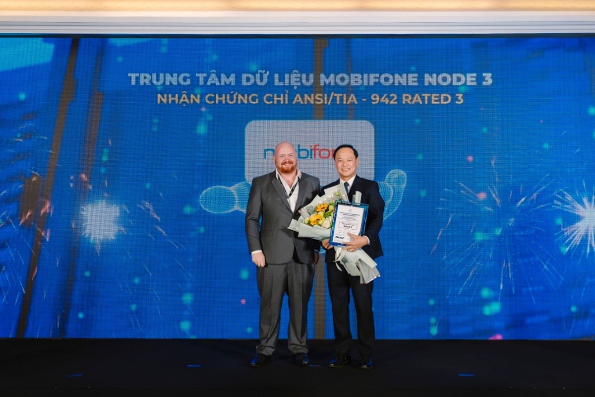 Trung tâm dữ liệu MobiFone Node 3 vinh dự nhận chứng chỉ ANSI/TIA-942 Rated 3 Trung tâm dữ liệu MobiFone Node 3 vinh dự nhận chứng chỉ ANSI/TIA-942 Rated 3