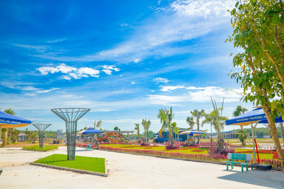 Alana City đang gấp rút hoàn thiện các tiện ích để đưa vào phục vụ cư dân.