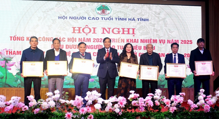 Người cao tuổi Hà Tĩnh tích cực tham gia xây dựng hệ thống chính trị cơ sở