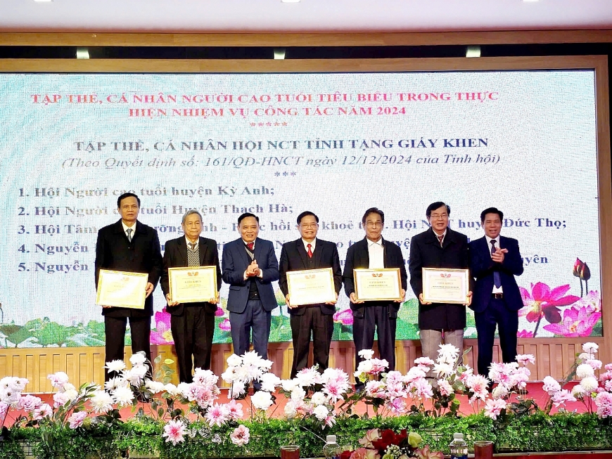 Người cao tuổi Hà Tĩnh tích cực tham gia xây dựng hệ thống chính trị cơ sở