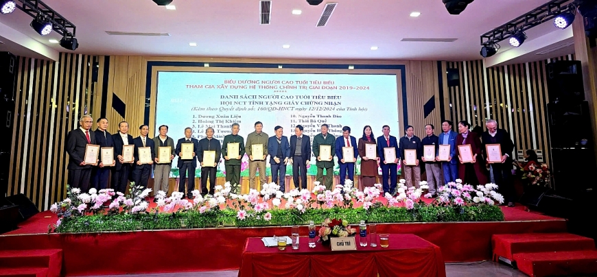 Người cao tuổi Hà Tĩnh tích cực tham gia xây dựng hệ thống chính trị cơ sở