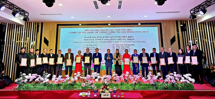 Người cao tuổi Hà Tĩnh tích cực tham gia xây dựng hệ thống chính trị cơ sở