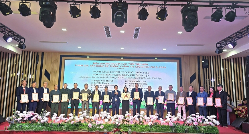 Người cao tuổi Hà Tĩnh tích cực tham gia xây dựng hệ thống chính trị cơ sở