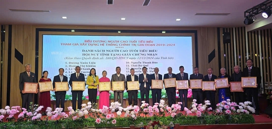 Người cao tuổi Hà Tĩnh tích cực tham gia xây dựng hệ thống chính trị cơ sở