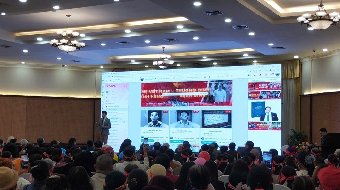Ông Lê Trung Hiếu, CEO của Công ty CP Tập đoàn Công nghệ Idea & Startup giới thiệu về mạng xã hội Vdiarybook